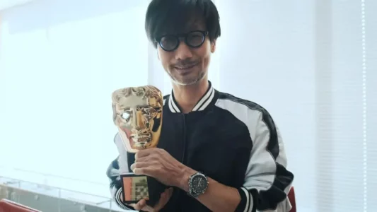 Kojima con il premio BAFTA 2020 tra le mani